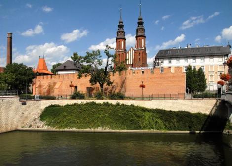 Oppeln [poln. Opole]: Stadtmauer und Kathedrale (2014)