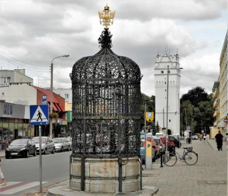 Neisse [poln. Nysa]: Schöner Brunnen und Breslauer Torturm (2014)