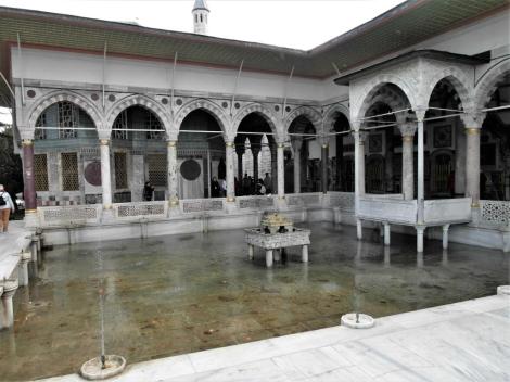 4. Hof: Revan-Pavillon [Eriwan-Pavillon] (2014)