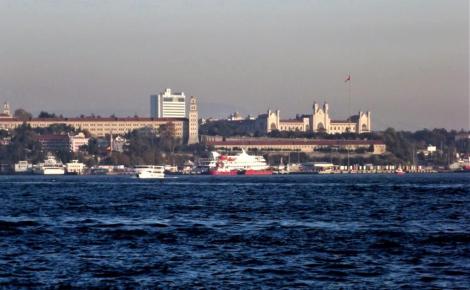 Üsküdar: rechts Haydarpasa, links Selimiye-Kaserne [Florence Nightingale-Museum] (2014)