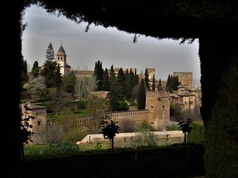 Generalife: Blick zur Alhambra [rechts Partal und Comares-Turm] (2018)