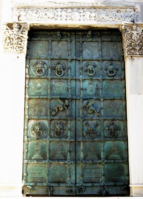 Troia: Hauptportal der Kathedrale (2001)