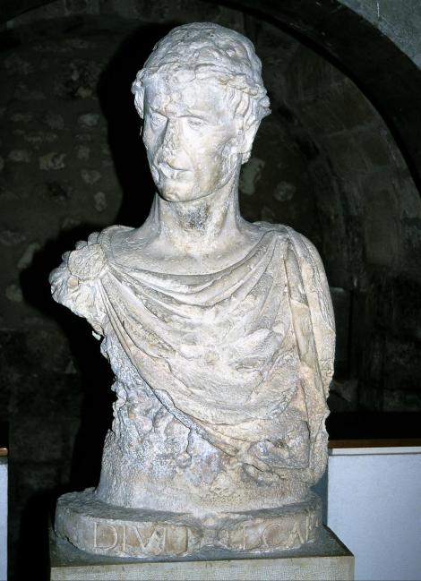 Barletta: Kastell - evtl. Büste Kaiser Friedrichs II. (2001)