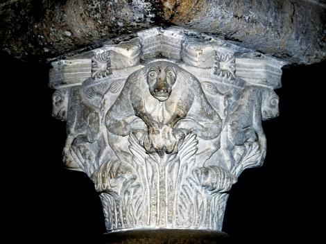 Bitonto: Kathedrale - Kapitell in der Krypta (2001)