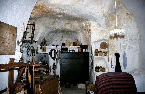 Matera [in der Basilicata]: museal eingerichtete Höhlenwohnung (2001)