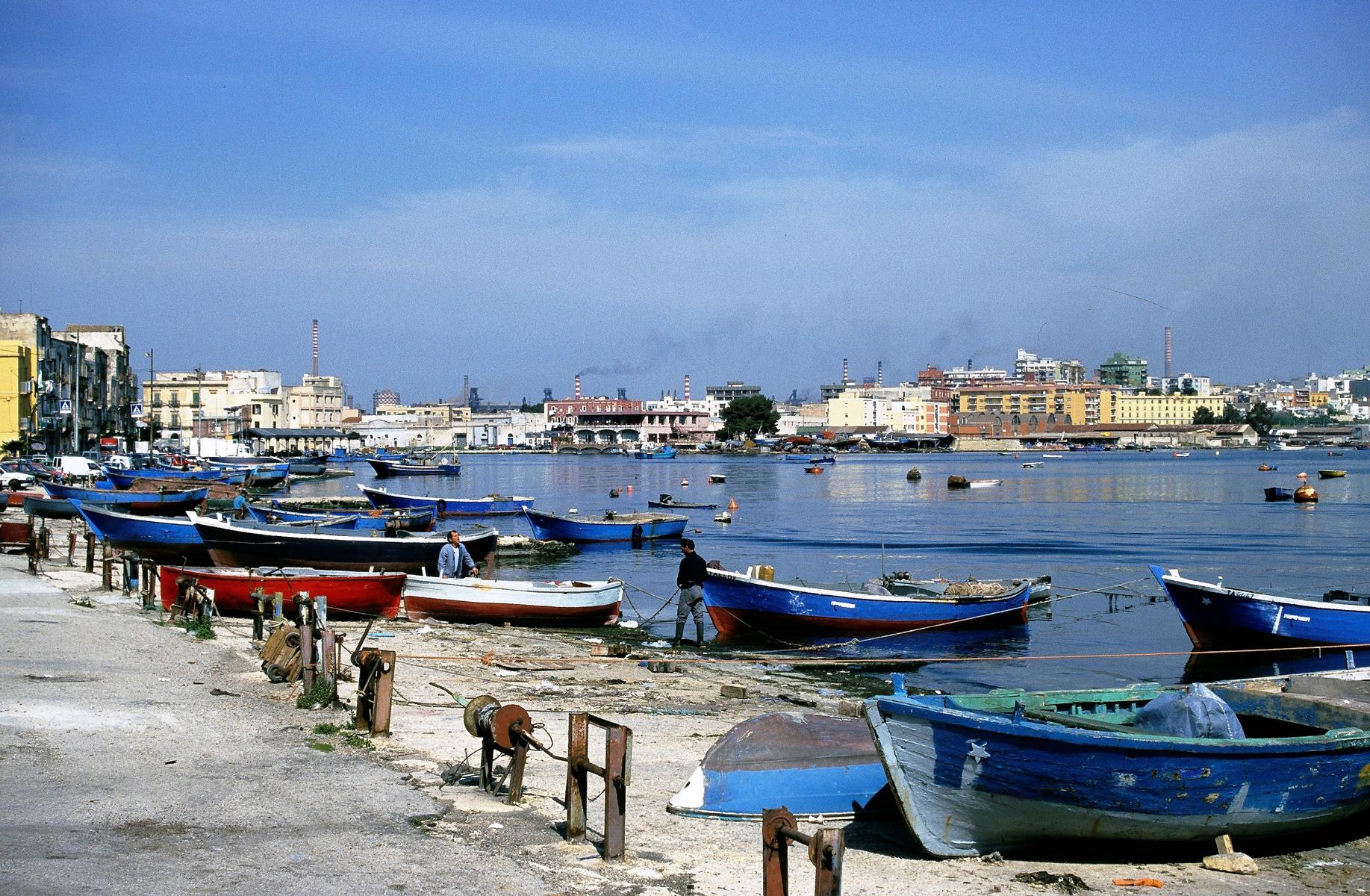 Tarent: Fischerhafen am Mare Piccolo (2001)