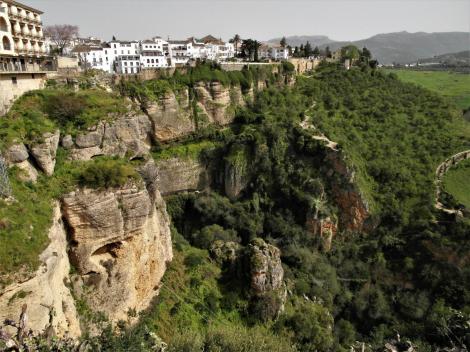 Blick von der Plaza de Toros zu den hängenden Häusern (2018)