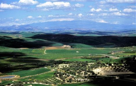 Blick zum Ätna nordwestlich von Caltagirone (1999)