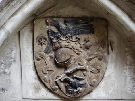 Eisenmarkt: Hunyadi-Burg - Wappen am Paortal der Kapelle (2018)