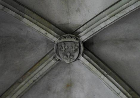 Eisenmarkt: Hunyadi-Burg - Schlussstein mit Anjou-Wappen im Rittersaal (2018)