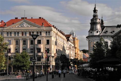 Klausenburg: Blick vom Hauptplatz in die Universitätsstraße, rechts Hotel Continental [früher Hotel New York] (2018)