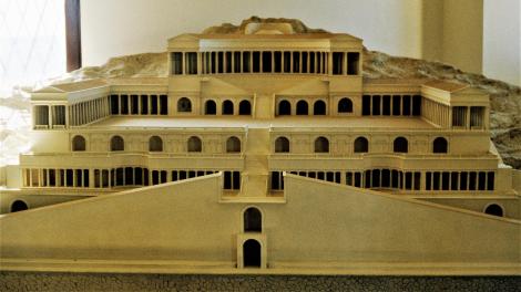 Palaestrina: Archäologisches Museum - Rekonstruktion des Fortunatempels (2002)