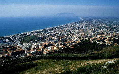 Terracina: Blick vom Jupitertempel auf die Stadt (2002)