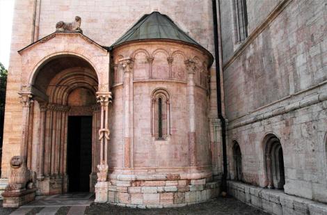 Trient: Dom - Ostseite, Seitenportal und Seitenapsis (2017)