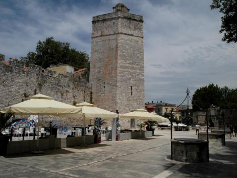 Zadar: Platz der fünf Brunnen und Kapitänsturm (2016)