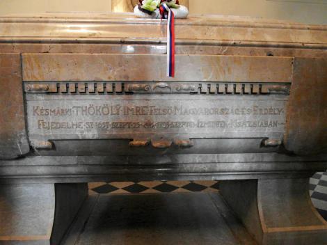 Käsmark: Neue evangelische Kirche - Sarkophag von Emmerich Thököly im Thököly-Mausoleum (2018)
