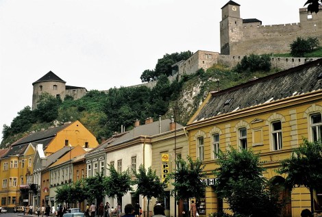 Trentschin (slowak. Trenčin): Marktplatz und Burg (1980)