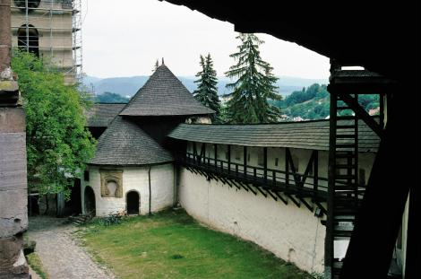 Schemnitz [slowak. Banská Štiavnica]: Altes Schloss mit Karner [rund] (2004)