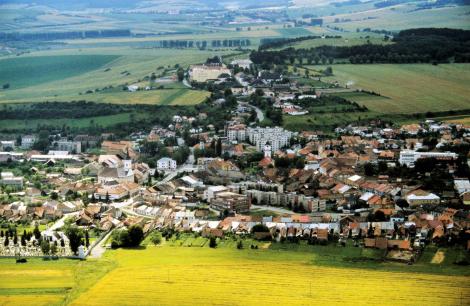Zipser Burg [slowak. Spišský hrad]: Blick nach Kirchdrauf [slowak. Spišské Podhradie] und zum Zipser Kapitel (2004)