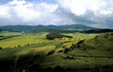 Blick von der Zipser Burg [slowak. Spišský hrad] nach Osten (2004)