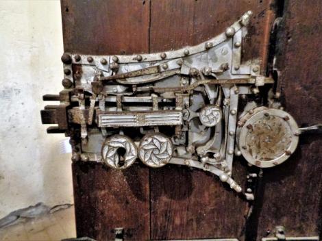 Birthälm: Kirchenburg - Schloss der Sakristeitür in der Kirche (2018)