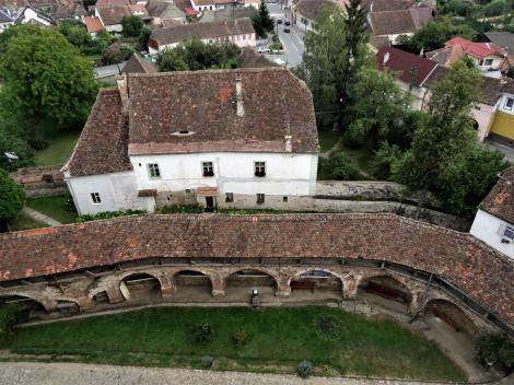 Heltau (rum. Cisnădie): Kirchenburg - Blick vom Kirchturm auf den Bering (2018)