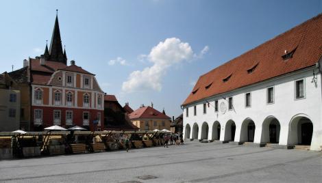Hermannstadt: Kleiner Ring mit Luxemburg-Haus [links] und Fleischerlauben [rechts] (2018)