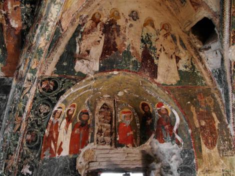 Honigberg (rum. Hărman): Kirchenburg - Kapelle mit Fresken im Bering (2018)