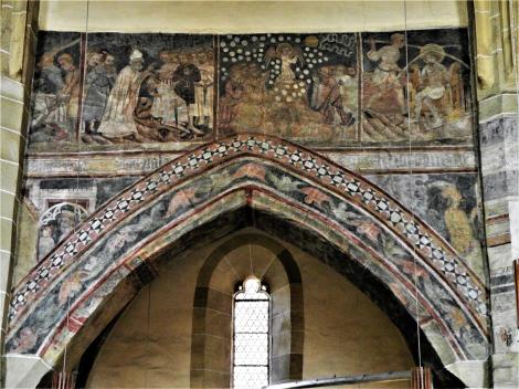 Mediasch: Kirchenburg - nördliche Arkadenwand der Kirche [Fresken: Martyrium - Mannaregen - Dornenkrönung Christi] (2018)