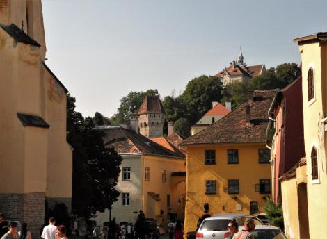 Schäßburg: Bischof Teutsch-Platz - Blick zur Bergkirche (2018)