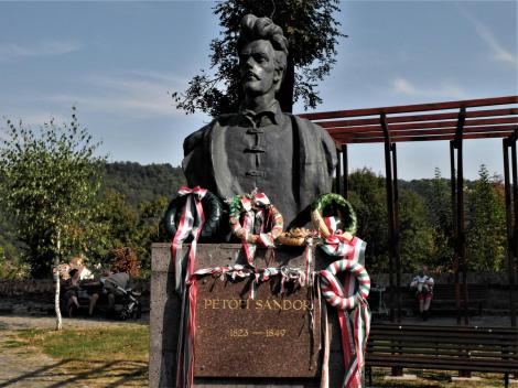 Schäßburg: Denkmal für den ungarischen Dichter Sandor Petöfi (2018)