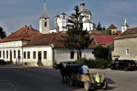 Blumendorf (rum. Belin, ung. Bölön): Blick zur Kirchenburg (2018)