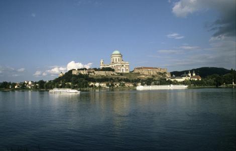 Blick über die Donau auf Gran [ung. Esztergom] (2004)