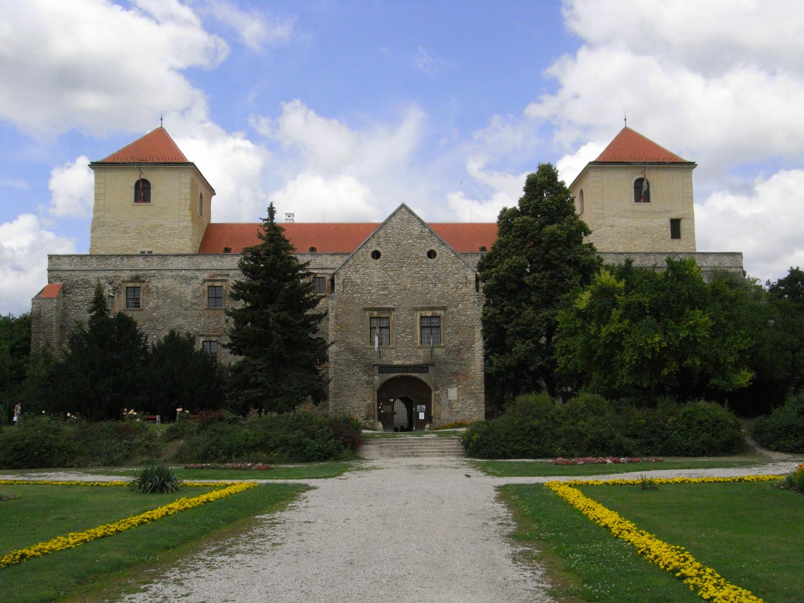 Varpalota: Burg (2008)