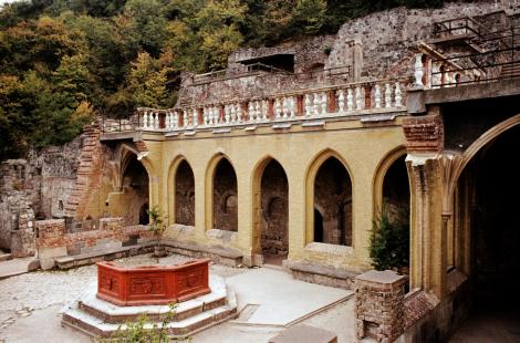 Plintenburg [ung. Visegrád]: Königspalast - Prunkhof mit Herkulesbrunnen (1983)