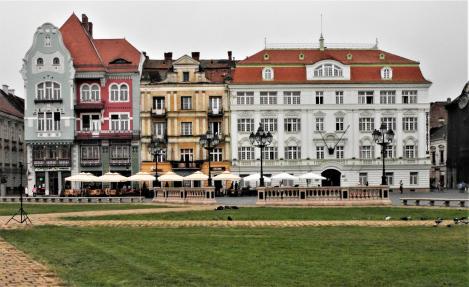 Temeswar: Domplatz Südseite [Haus Brück - Haus zu den drei Husaren - Haus zum Elefanten] (2018)