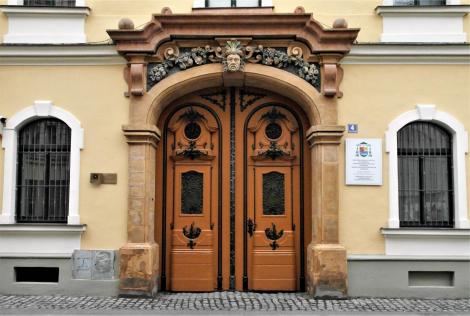 Temeswar: Katholischer Bischofspalast - Portal (2018)