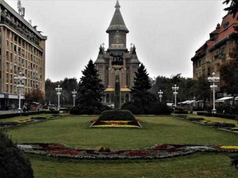 Temeswar: Siegesplatz, hinten rumänisch-orthodoxe Kathedrale (2018)
