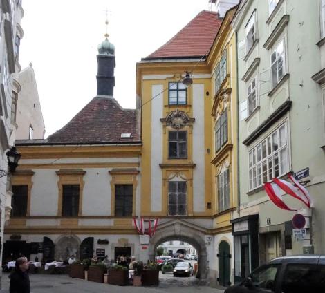 Wien: Heiligenkreuzer Hof in der Schönlaterngasse (2019)