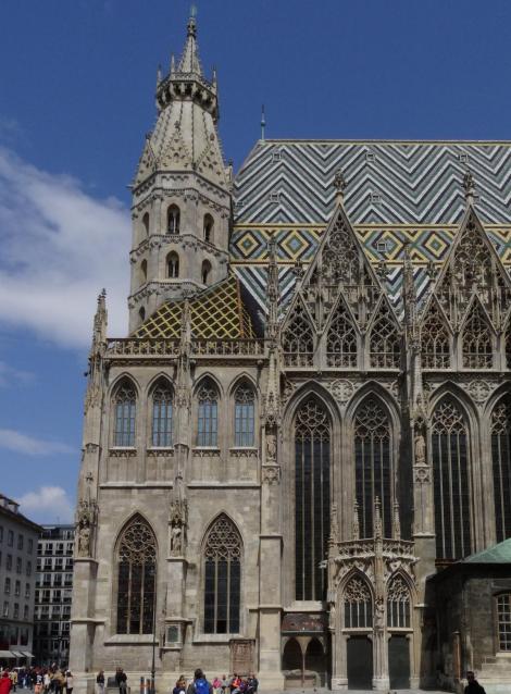 Wien: Stephansdom - Südseite mit Doppelkapelle, Singertor, Langhausgiebel (2019)