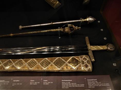 Wien: Schatzkammer in der Hofburg - Zepter und Zeremonienschwert des Römisch-Deutschen Reiches (2019)