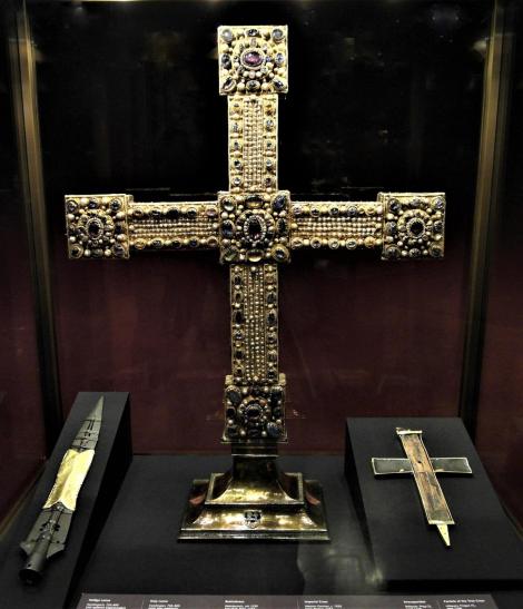 Wien: Schatzkammer in der Hofburg - Reichskreuz (2019)