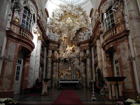 Wien: Karlskirche - Chor mit Altar (2019)