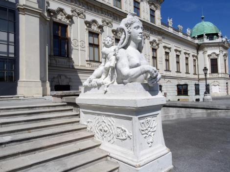 Wien: Oberes Belvedere - Sphinx am Eingang (2019)