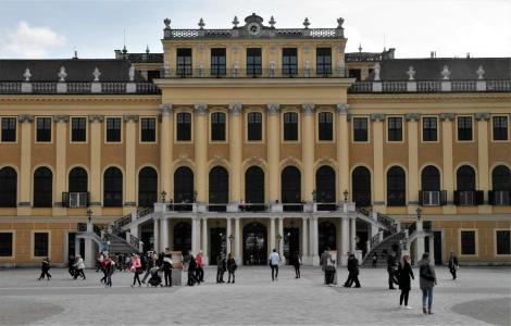 Wien: Schloss Schönbrunn [Blick vom Ehrenhof] (2019)