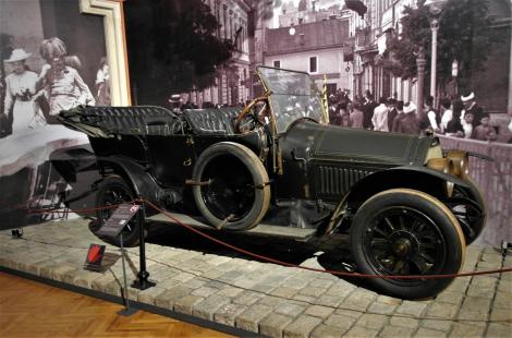 Wien: Heeresgeschichtliches Museum - Automobil des Thronfolgers während des Attentats von Sarajevo 1914 (2019)