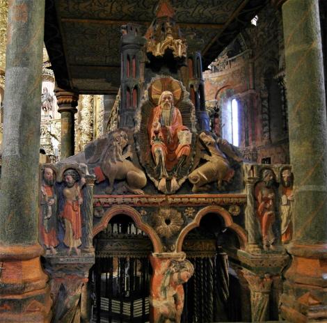 Avila: Kirche San Vicente - Grabmal für Vicente, Sabina, Cristeta [Westseite] (2019)