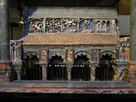 Avila: Kirche San Vicente - Grabmal für Vicente, Sabina, Cristeta [Südseite] (2019)