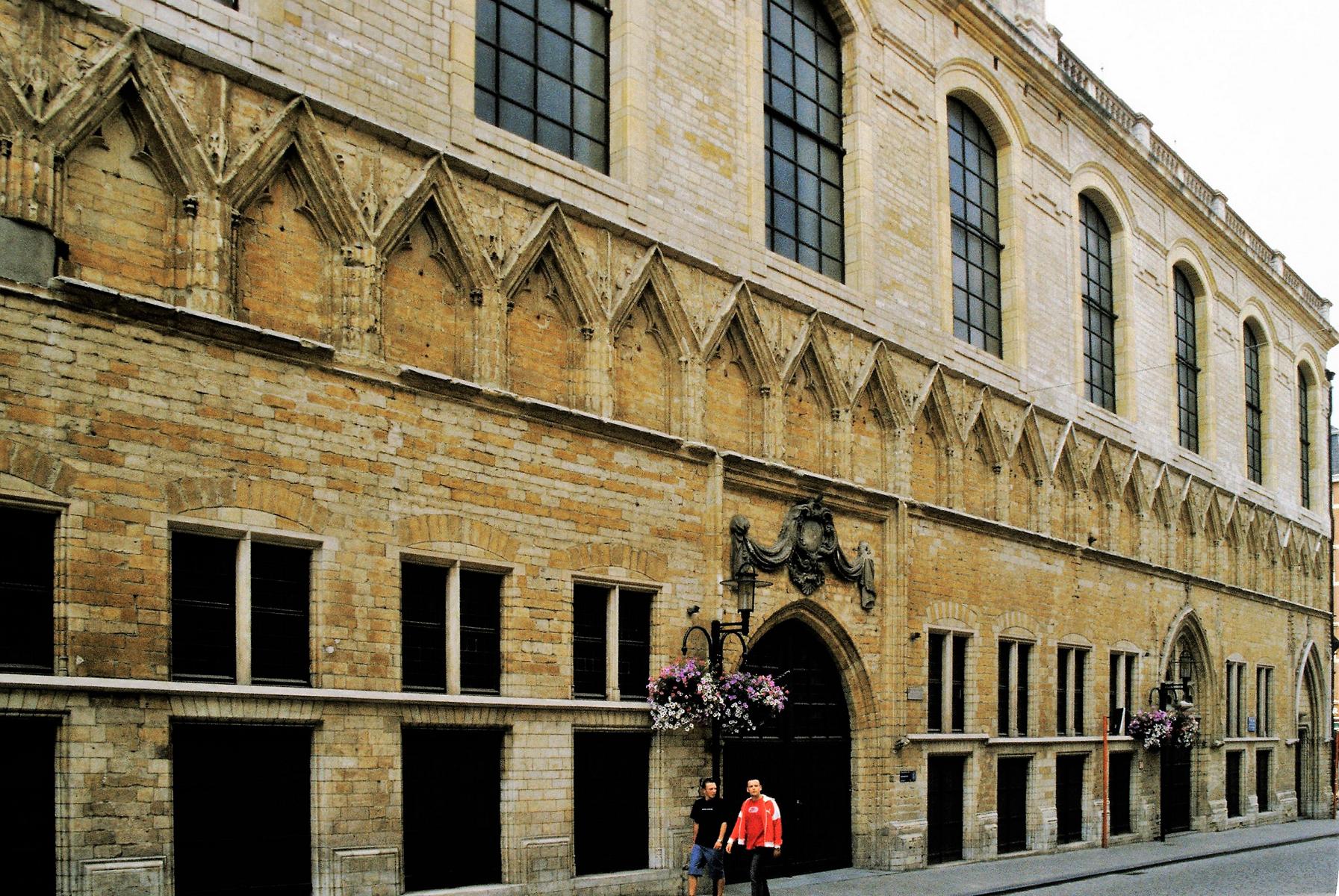 Löwen: Halle der Universität (2003)