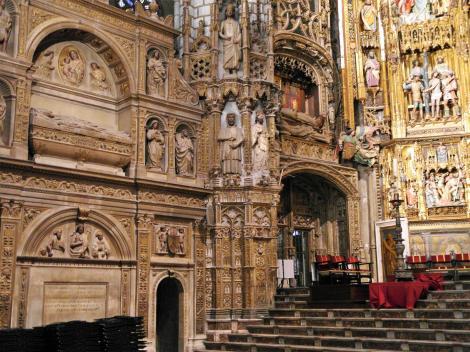 Toledo: Kathedrale - Grabmäler von Kardinal Menoza und König Alfons VII in der Hauptkapelle [Capilla Mayor] (2019)